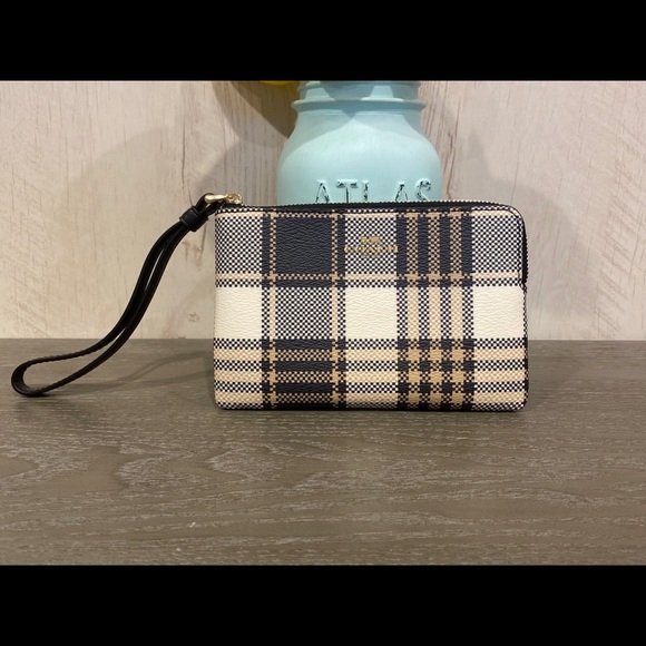 Coach Wristlet - Picture 2 of 6